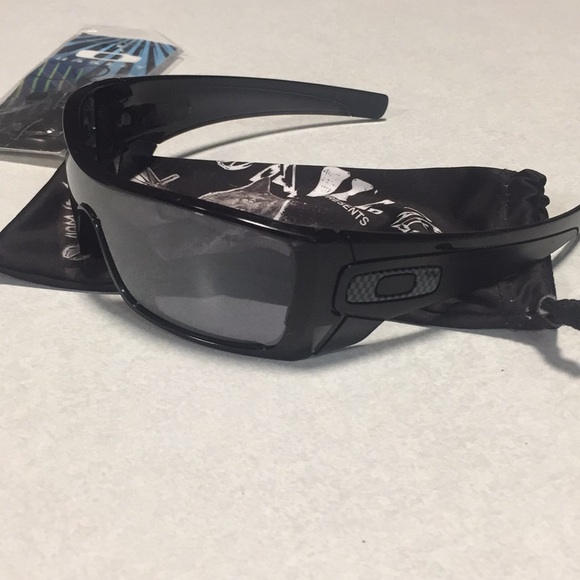 Men’s Oakley batwolf and crankshaft sunglasses - Picture 2 of 3